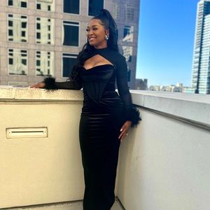 THALIA
BLACK VELVET CORSET MAXI DRESS